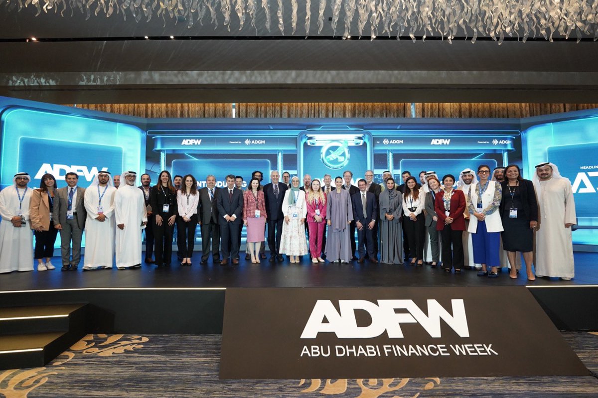 في جلسة مغلقة مع الأعضاء الرئيسيين لمجلس الأعمال الإماراتي الأمريكي خلال أسبوع أبوظبي المالي (ADFW)، ناقشت معالي مريم المهيري دورها كرئيس تنفيذي لمجموعة 2PointZero، التابعة لشركة IHC. تُعد 2PointZero منصة استثمارية عالمية رائدة تغطي ستة قطاعات رئيسية: الخدمات المالية، المعادن