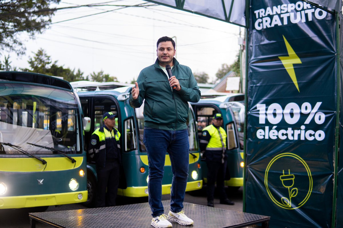 DanielRustrian's tweet image. #MiBus es más que un proyecto, es nuestro compromiso con ustedes. Este servicio gratuito beneficiará a estudiantes, personas mayores y familias de escasos recursos. Está es solo la primera fase del nuevo Transporte Público Municipal. #FraijanesEsPrimero 🚍