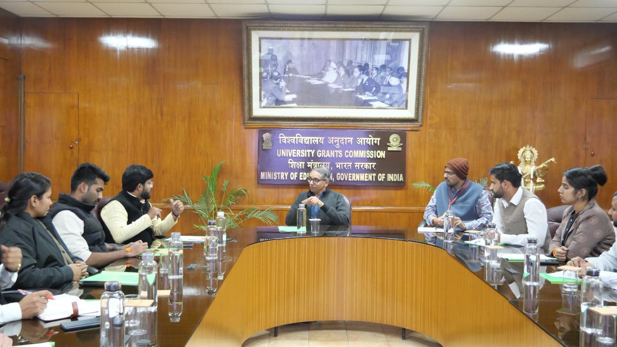 अभाविप प्रतिनिधिमंडल ने राष्ट्रीय महामंत्री <a href="/DrVirendraSS/">Dr. Virendra Singh Solanki</a> के नेतृत्व में विश्वविद्यालय अनुदान आयोग (यूजीसी) के अध्यक्ष प्रो. <a href="/mamidala90/">Mamidala Jagadesh Kumar</a> से भेंट कर उन्हें राष्ट्रीय शिक्षा नीति के क्रियान्वयन, सीयूईटी तथा यूजीसी द्वारा आयोजित अन्य परीक्षाओं में हो रही अनियमितताओं को दूर करने,