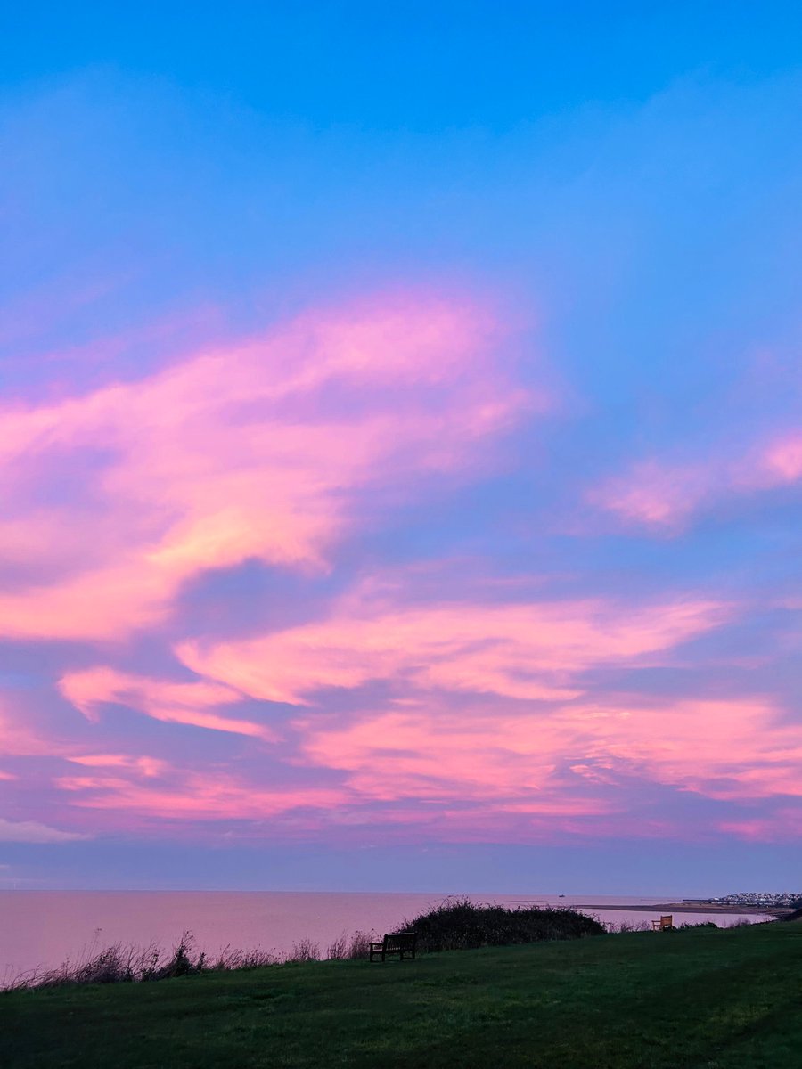 Sunset skies over Whitstable yesterday 😍 

📸 Hollie Mercer