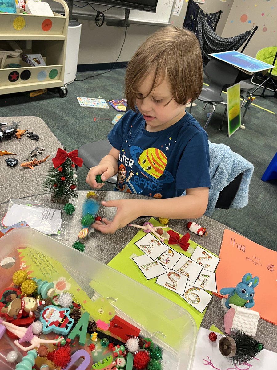 Hahne_Elyse's tweet image. Holiday sensory bins with #coreboard &amp;amp; vocabulary #tescelebrates #tesleads