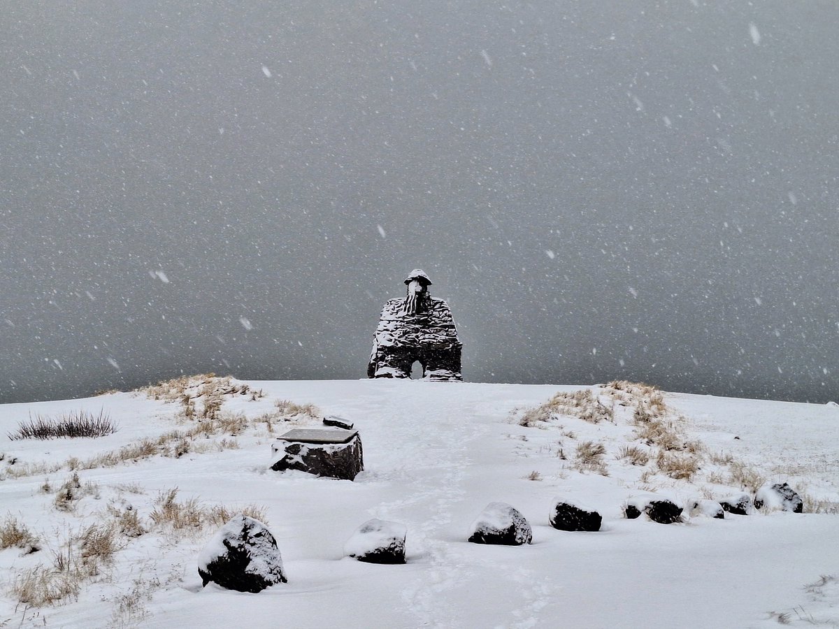 IcelandBus's tweet image. Snowfall on Snæfellsnes Peninsula ❄😊

📸 by our amazing guide Alain Corbeau

#Iceland #budarkirkja #arnarstapi #Snaefellsnes