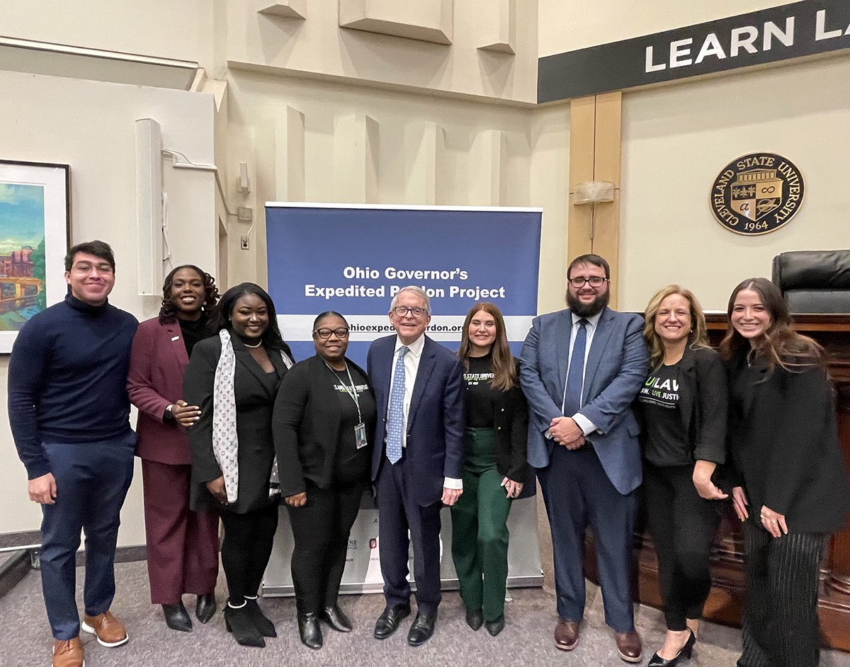 Monday Morning Message 12.16.24 'The Power of a Second Chance' Dean Fisher writes about last week’s visit from Ohio Governor Mike DeWine, joining our Pardon, Clemency and Reentry Clinic to sign two pardons in the CSU|LAW Moot Court Room
law.csuohio.edu/newsevents/mon…