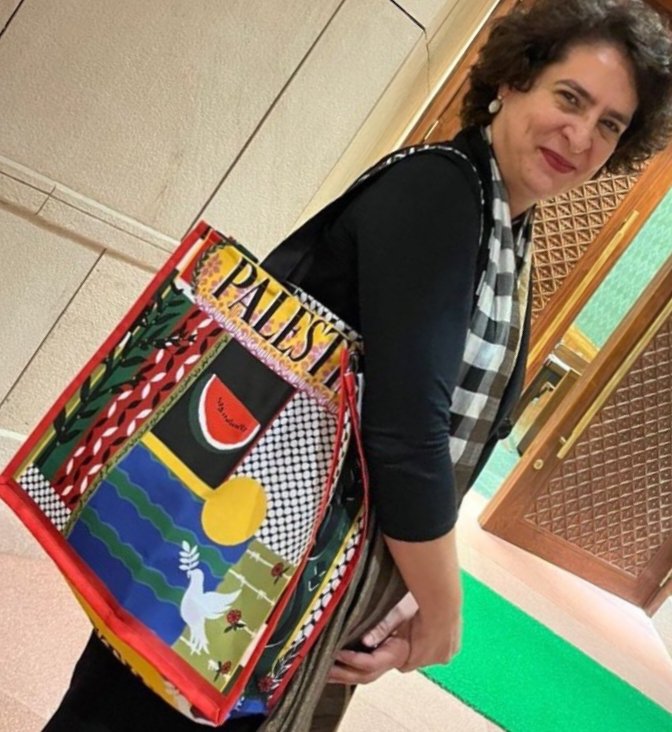 RocksMagik's tweet photo. Ladies, Wear a bag and smash Patriarchy contest!
Who is smashing patriarchy better ?😎👇 #SolveThePuzzle https://t.co/aOFmjScS2G