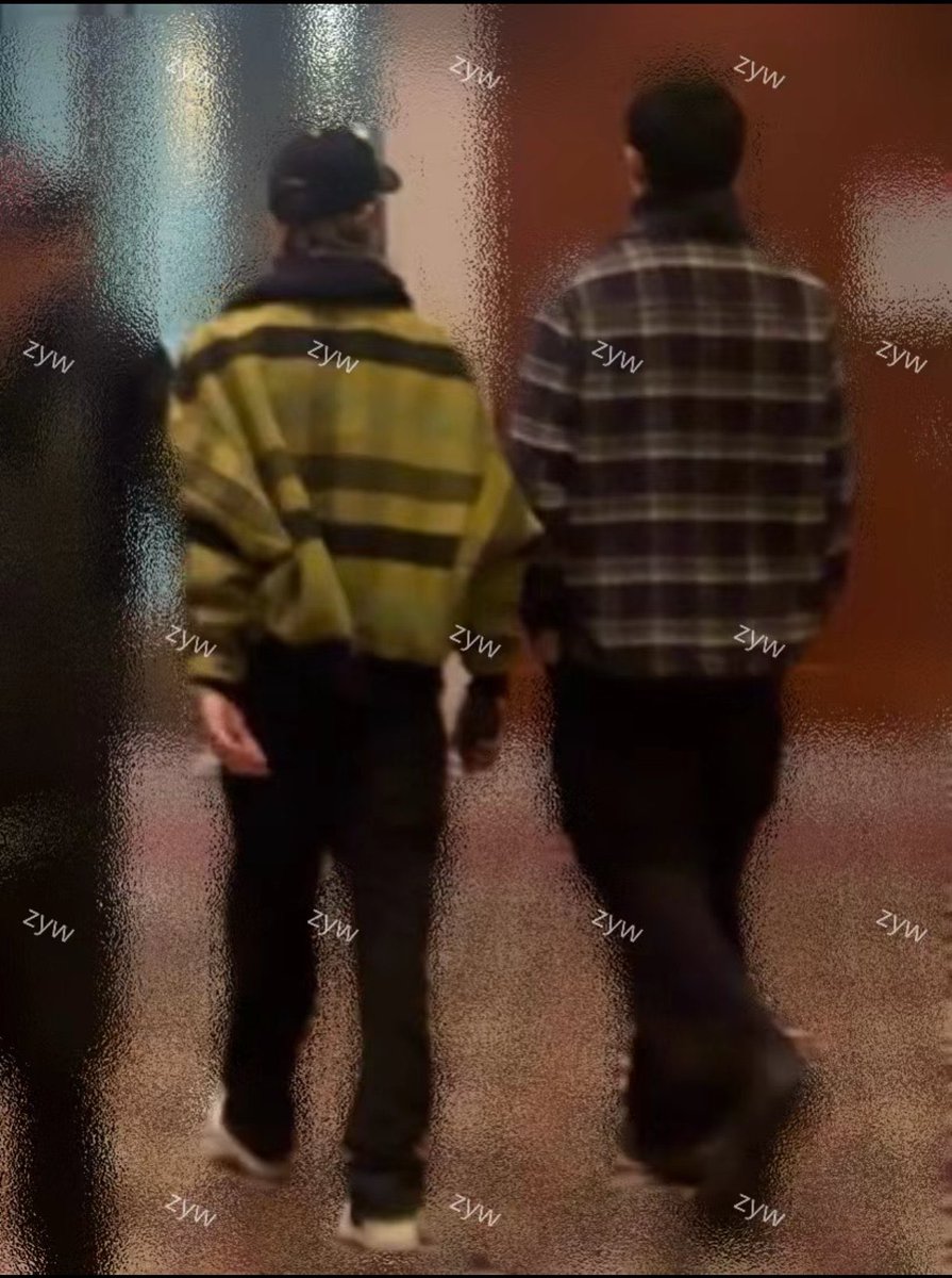 SberZaid39843's tweet photo. i’m in love with their matching outfits and the height difference 🥹 https://t.co/OrxrSJJojg