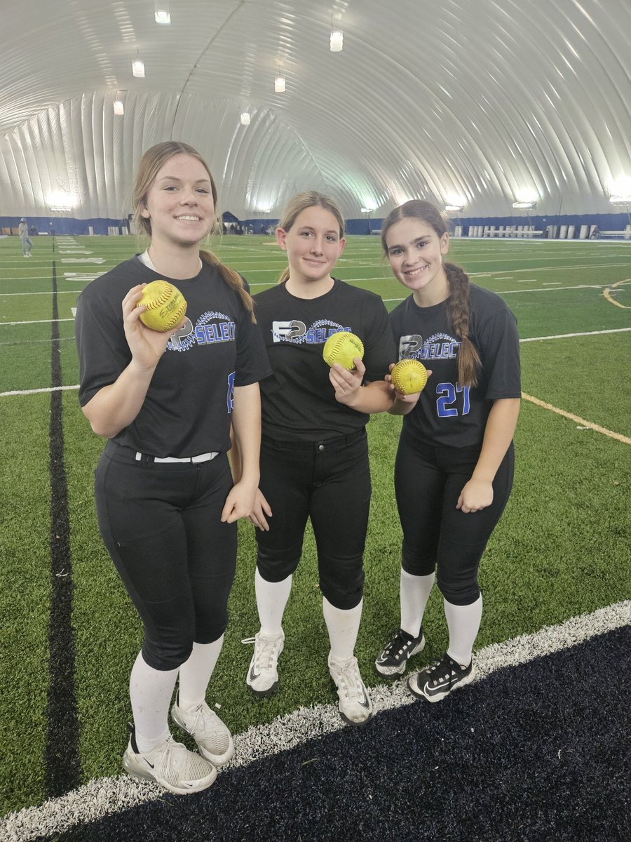 A few 💣💣💣 yesterday @ThielCollegeSB indoor 16U games.  Shaleigh Walker &amp; Ella Eisenbraun got it started in game 3 then Ella Newbrough took a D1 commit DEEEEEEP in game 4. <a href="/SBRRetweets/">Softball Recruiting Reposts</a> <a href="/SoftballDown/">Down South Softball</a> <a href="/gatorjack72/">Girls In The Game</a> <a href="/Get2CollegAth/">Get 2 College Athletics</a> <a href="/HowlandSoftball/">Howland Softball</a>