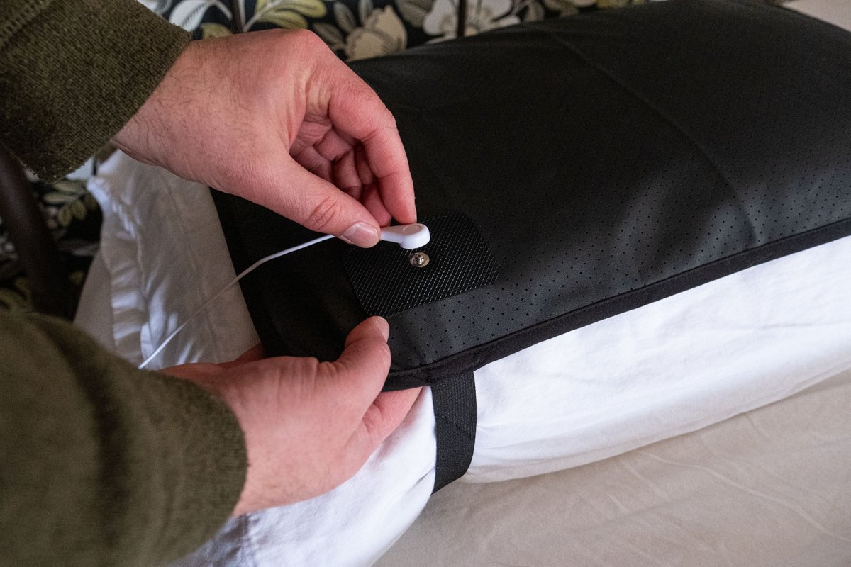 HealthyGrounded's tweet photo. The Earthing Pillow Cover is made with conductive, carbon-infused leatherette, dotted with soft perforations for airflow.

Visit our website now for more info.

https://t.co/wzAKVNl6Ng

#healthyandgrounded #thebrownbearstore #earthing #grounding #groundingindoors https://t.co/WAvsIFQhMB