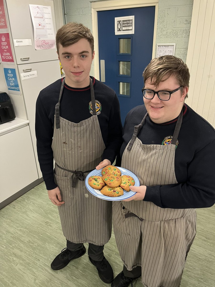 MsRossHomeEc's tweet photo. Well done to our 1st (John and Emma), 2nd (Leon and Ross) and 3rd place (Alex and Harley) winners of the annual @thebrunnerD7 Bake off 👏🏼 This years theme was Christmas cookies 🍪🎄 and all the stops were pulled out 🥳 https://t.co/MHCG6Nxh8M