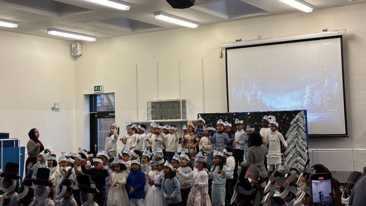 CullodenPrimary's tweet photo. There was a fantastic turnout for the EYFS Winter Concert. The pupils performed beautifully. 🎻🎶🎤 https://t.co/eqpAVHrqzM