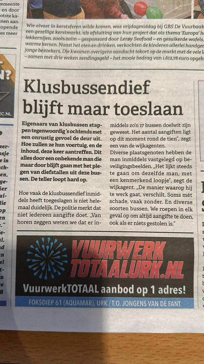 Dat die in de buurt moet wonen staat vast want hij is altijd lopend te zien en stapt nooit verderop in een auto. Woont wss in de flat aan de constantijnstr. Of in de pretflat.