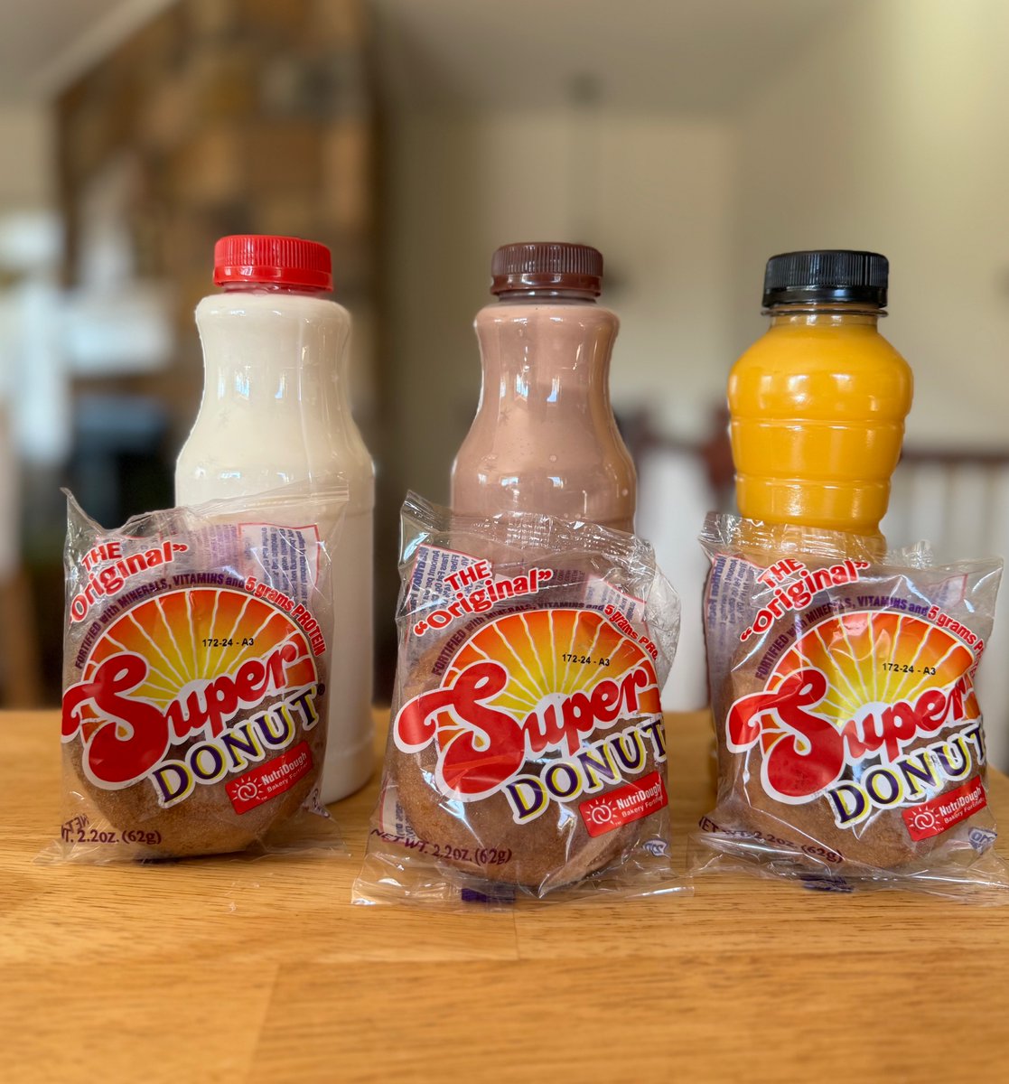 RealSuperDonut's tweet image. When life gives you choices, which option are you choosing? 😜 #hardquestion #MondayMorning