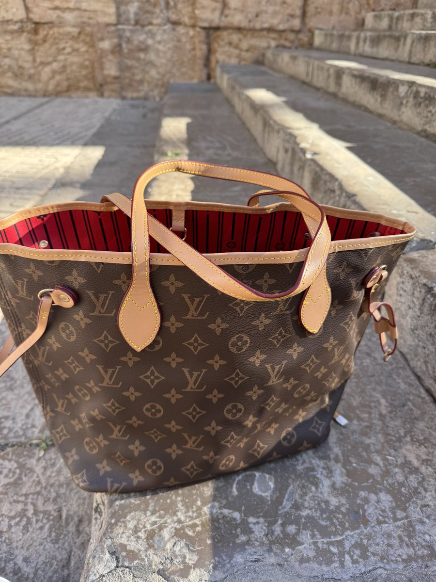 Vendo bolso louis vuitton neverfull a 50€ más información por privado #LouisVuitton #neverfull