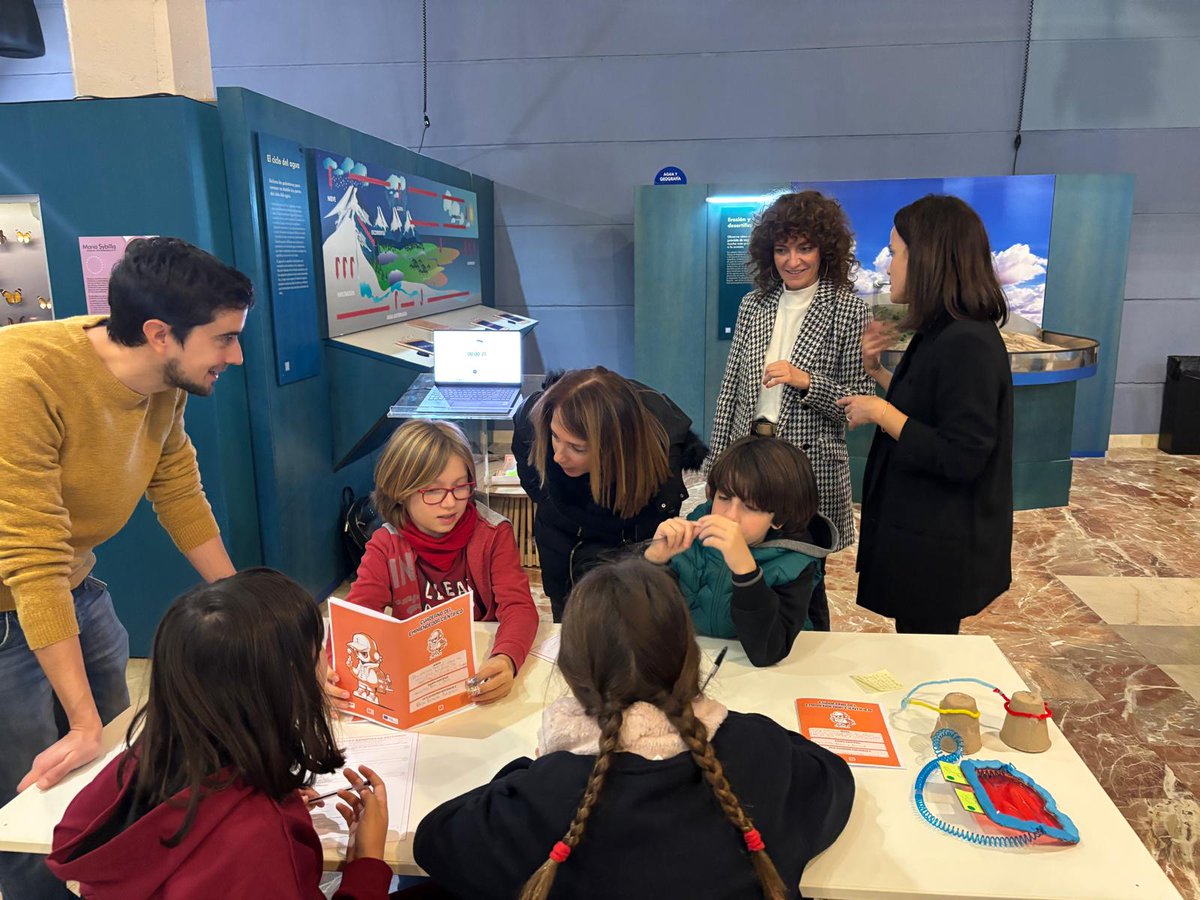 AytoMurcia's tweet photo. 🇪🇺Murcia impulsa la inclusión educativa a través del proyecto europeo aRRIba.

🔬Esta jornada pone el broche final a la fase piloto de este proyecto europeo, una iniciativa que fomenta el emprendimiento científico entre los alumnos más jóvenes.

👉https://t.co/CAYFWI0bdg https://t.co/NLt26ELLN1