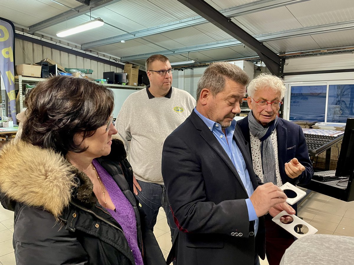 departement86's tweet photo. #VisiteCantonale - Société GPM à #Ingrandes
▶️ Impression et gravure sur plastique et métal
🤝 Clientèle très variée : grands groupes en signalétique intérieure/extérieure, secteur de l’aéronautique, industriels et collectivités
🏭 Bâtiment de 550m2 https://t.co/7MezvkllJs
