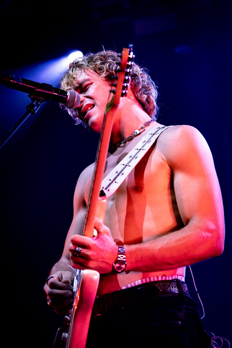 MTV's tweet photo. Definitely DIDN'T save these pics to my work computer 👀 

Happy birthday to my king, @RossLynch 🤩 https://t.co/yArSy7LzVY