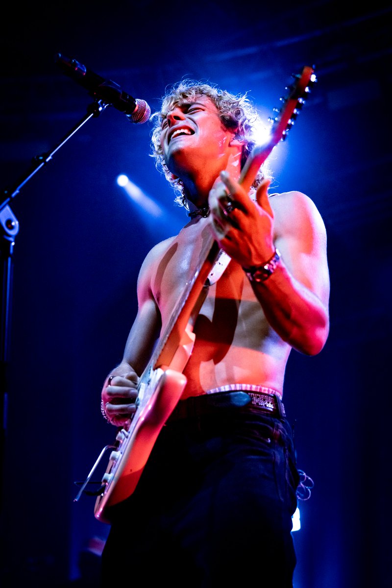 MTV's tweet photo. Definitely DIDN'T save these pics to my work computer 👀 

Happy birthday to my king, @RossLynch 🤩 https://t.co/yArSy7LzVY