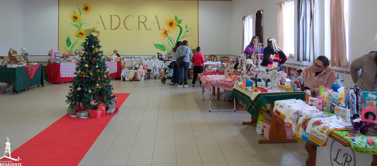 BenaventeCamara's tweet image. 🎅 MERCADINHOS DE NATAL ANIMARAM OS ARADOS
Os Mercados de Natal animaram o local com: comes e bebes, atividades de desporto (hit; zumba; localizada e “Ninjas Worriors Outdoor”). 
-
#adcra #arados #mercado #natal #desporto #municipiodebenavente