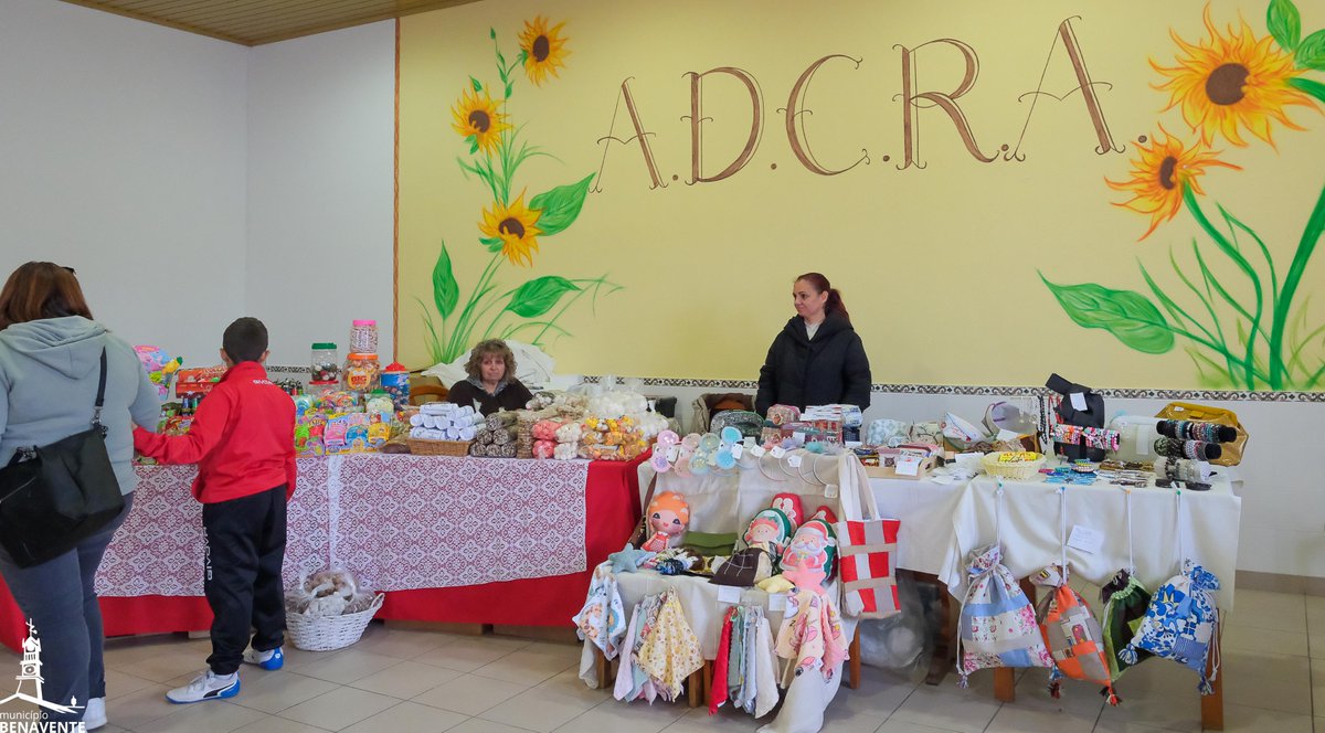 BenaventeCamara's tweet image. 🎅 MERCADINHOS DE NATAL ANIMARAM OS ARADOS
Os Mercados de Natal animaram o local com: comes e bebes, atividades de desporto (hit; zumba; localizada e “Ninjas Worriors Outdoor”). 
-
#adcra #arados #mercado #natal #desporto #municipiodebenavente