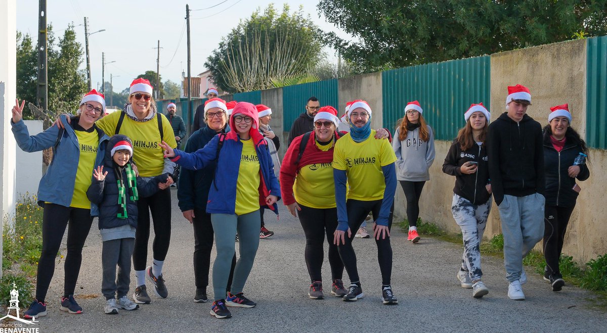 BenaventeCamara's tweet image. 🎅 MERCADINHOS DE NATAL ANIMARAM OS ARADOS
Os Mercados de Natal animaram o local com: comes e bebes, atividades de desporto (hit; zumba; localizada e “Ninjas Worriors Outdoor”). 
-
#adcra #arados #mercado #natal #desporto #municipiodebenavente