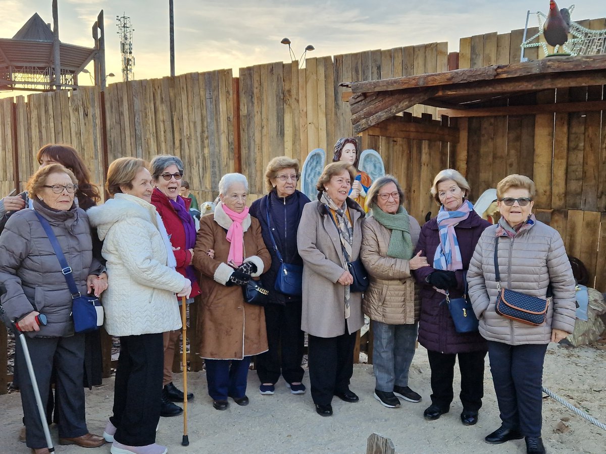 aytogetafe's tweet photo. Las personas mayores de los programas municipales contra la soledad no deseada y estimulación piscomotriz disfrutan de una tarde de diversión en Navimagic. https://t.co/Xw36kPgV0a
