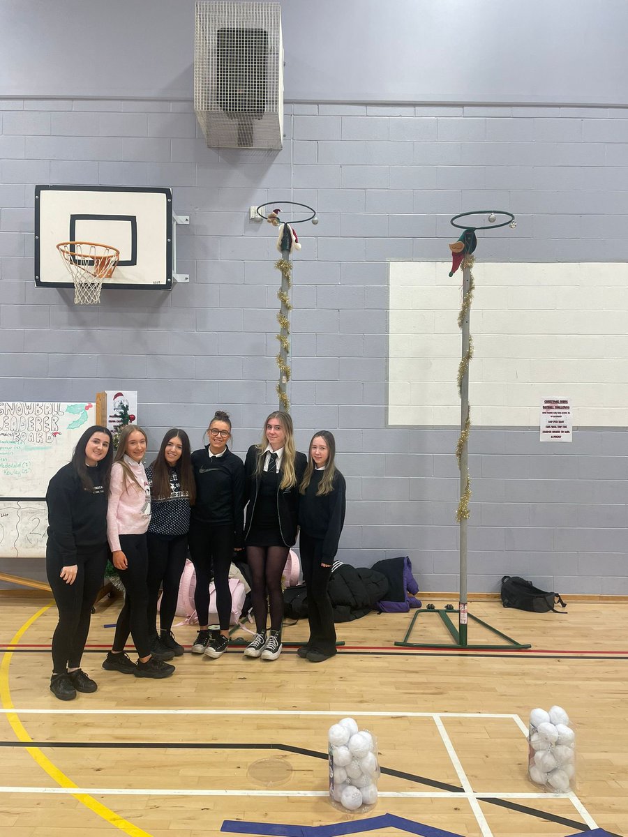 DuncanrigScndry's tweet image. More fun at the Christmas Fayre. Congratulations to everyone in raising over six hundred pounds for charity!