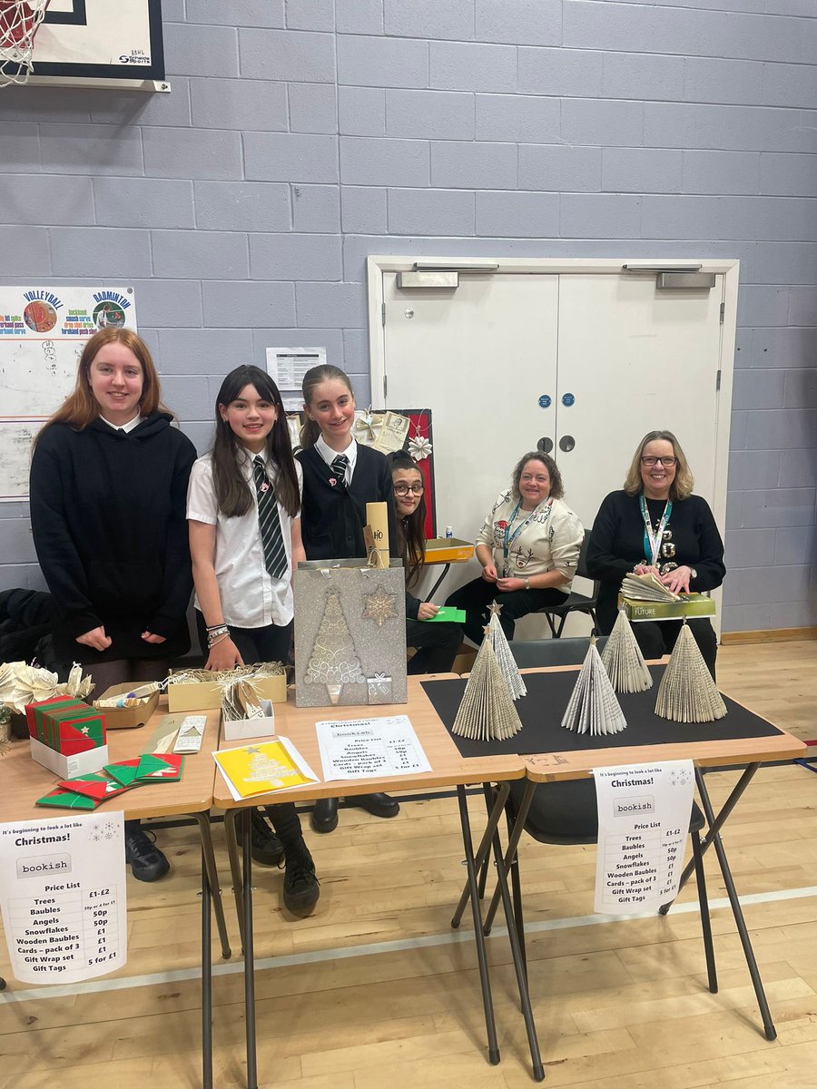 DuncanrigScndry's tweet image. More fun at the Christmas Fayre. Congratulations to everyone in raising over six hundred pounds for charity!