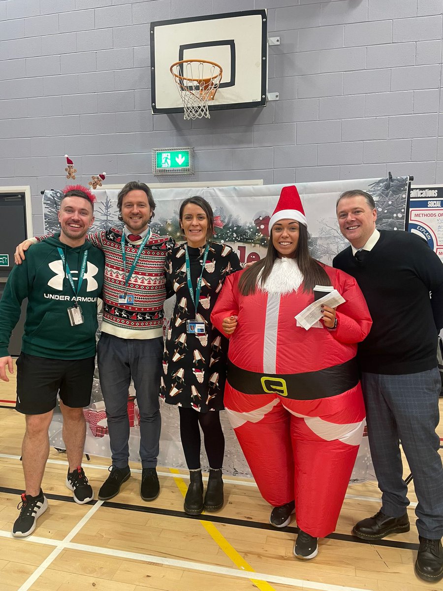 DuncanrigScndry's tweet image. More fun at the Christmas Fayre. Congratulations to everyone in raising over six hundred pounds for charity!