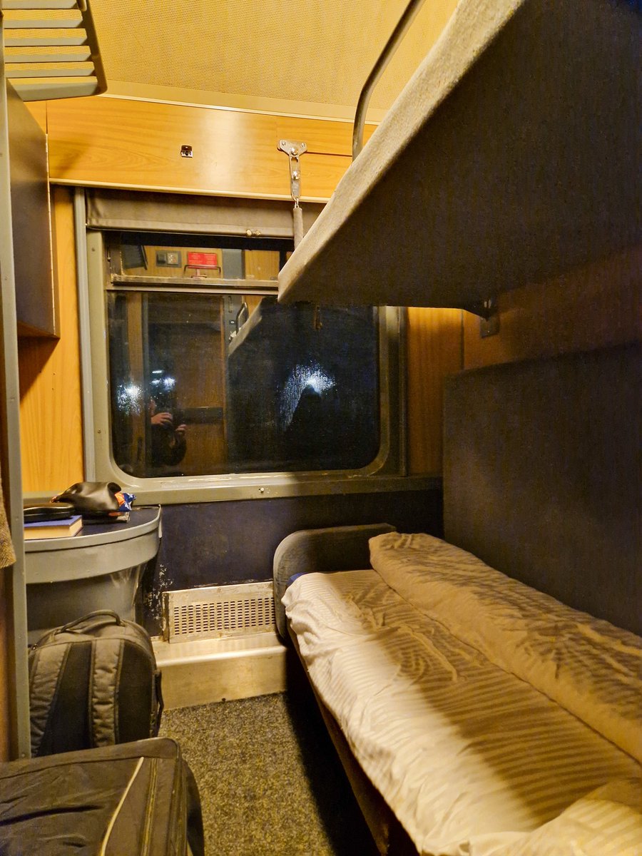 TimMcKenna01's tweet image. The 1758 sleeper from Bucharest Nord to Budapest Keleti. Compartment is made up as a double, but so far it's me, myself and I. Fingers crossed!