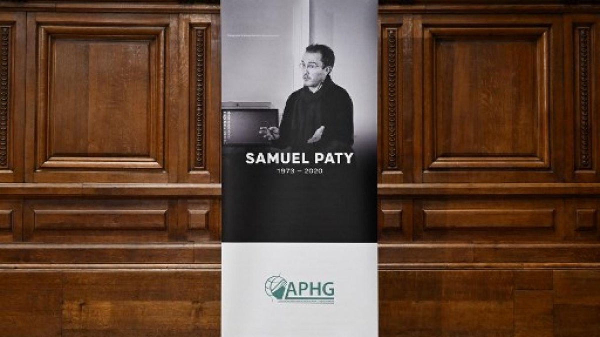 Des peines d’un an de prison à seize ans de réclusion requises au procès de l’assassinat de Samuel Paty courrier-picard.fr/id588671/artic…