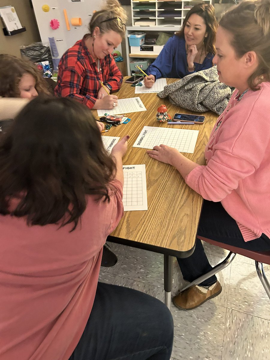 HarrisonRdElem's tweet photo. Our mentors and mentees got together today for a little holiday team building and friendly competition. #huskypride @SpotsySchools https://t.co/WA4DbIZh7d