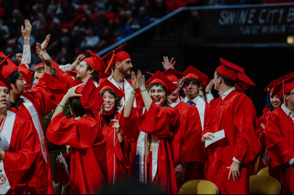 miamiuniversity's tweet photo. We want to say another big congratulations to our fall graduates! 🎓 To think that in such a place, YOU led such a life. #LoveAndHonor #MiamiOHGrad https://t.co/xvC0PrEGxM