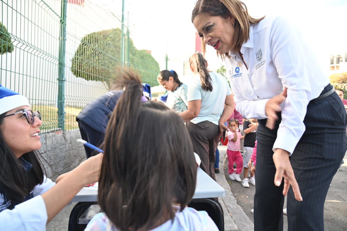 CEI_Qro's tweet photo. ¡Escríbele una carta a Santa y nosotros te obsequiamos un presente! 

Ya los niños de la col. Loarca están haciendo fila para recibir el júbilo de estas fechas navideñas. 

#Contigo https://t.co/G0cSoZNvJb