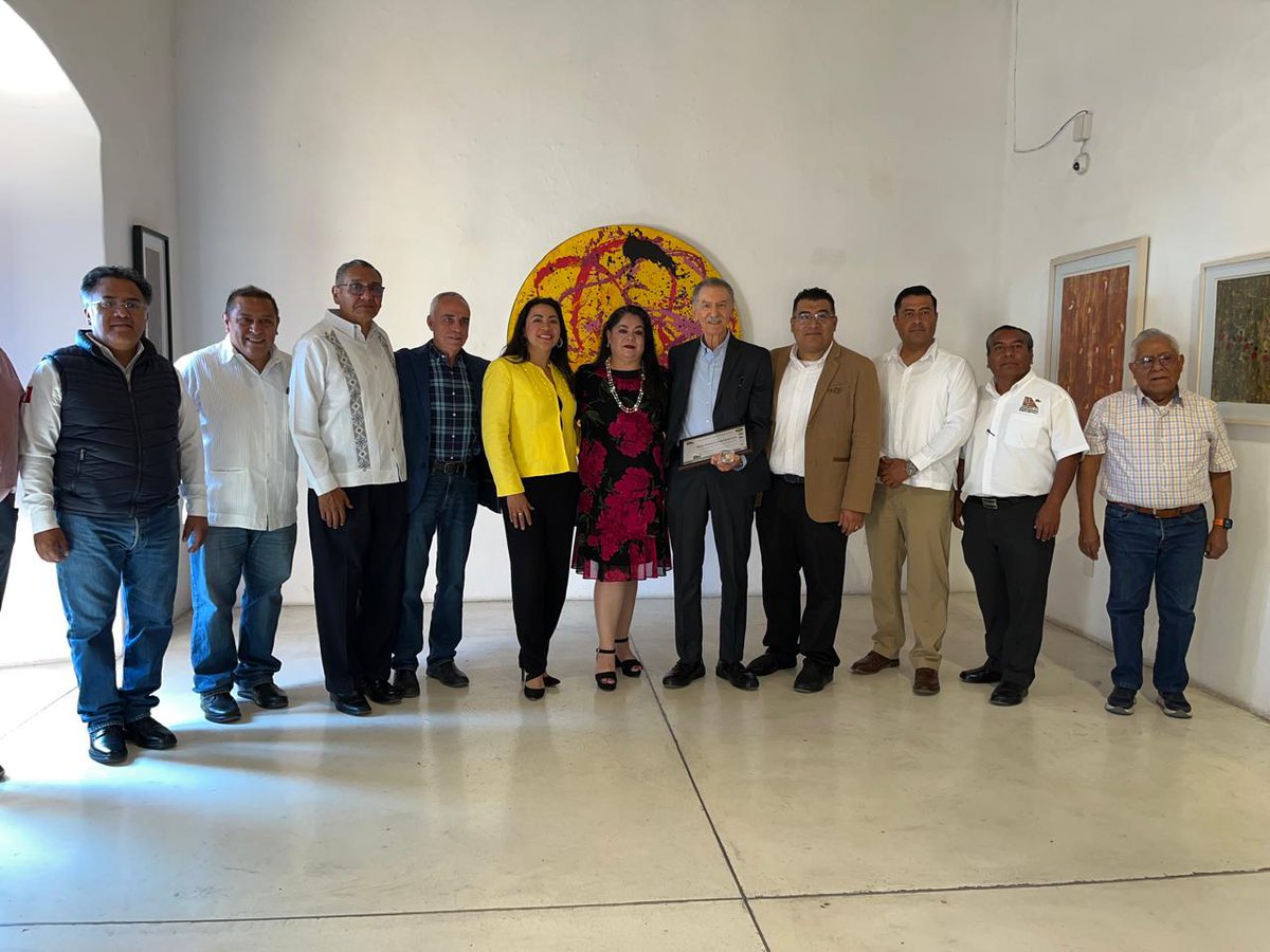 cicoaxaca's tweet photo. Hoy 16 de Diciembre, se llevó a cabo la firma del Convenio de Colaboración entre nuestro Colegio de Ingenieros Civiles y la Asociación Mexicana de Directores Responsables de Obra y Corresponsables (AMDROC) A.C., donde además se entregaron diversos reconocimientos a D.R.O.’s https://t.co/0i7LsRxLn9