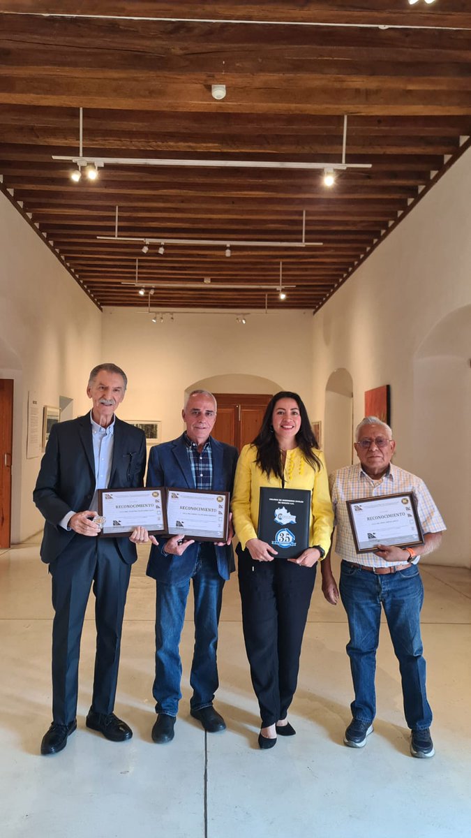 cicoaxaca's tweet photo. Hoy 16 de Diciembre, se llevó a cabo la firma del Convenio de Colaboración entre nuestro Colegio de Ingenieros Civiles y la Asociación Mexicana de Directores Responsables de Obra y Corresponsables (AMDROC) A.C., donde además se entregaron diversos reconocimientos a D.R.O.’s https://t.co/0i7LsRxLn9