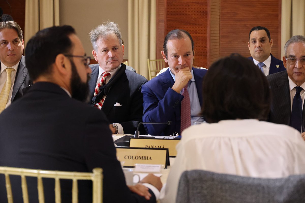 Hoy me dirigí a la reunion binacional de ministros energía, ambiente y reguladores energéticos, para continuar con el proyecto interconexión Colombia-Panamá. <a href="/el_BID/">Banco Interamericano de Desarrollo</a> venimos apoyando desde sus inicios, como parte de los procesos integración para una region más limpia y resiliente