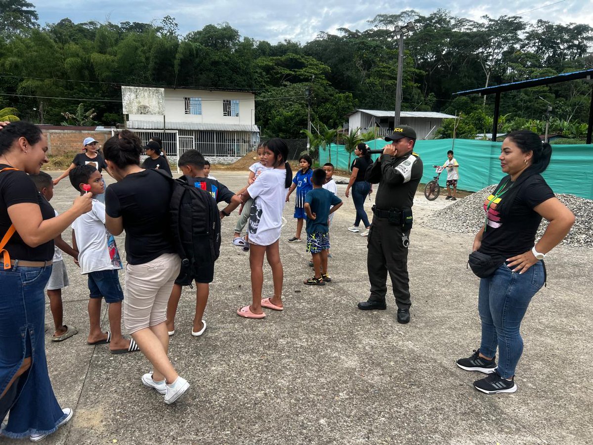 breiarciniegas5's tweet photo. Policía de infancia y adolescencia de valle de Guamúez en articulacion con las diferentes entidades realizan caravana anti pólvora por los diferentes barrios de la hormiga con el fin de proteger la integridad física de niños niñas y adolescentes https://t.co/oq8ozgsGU4