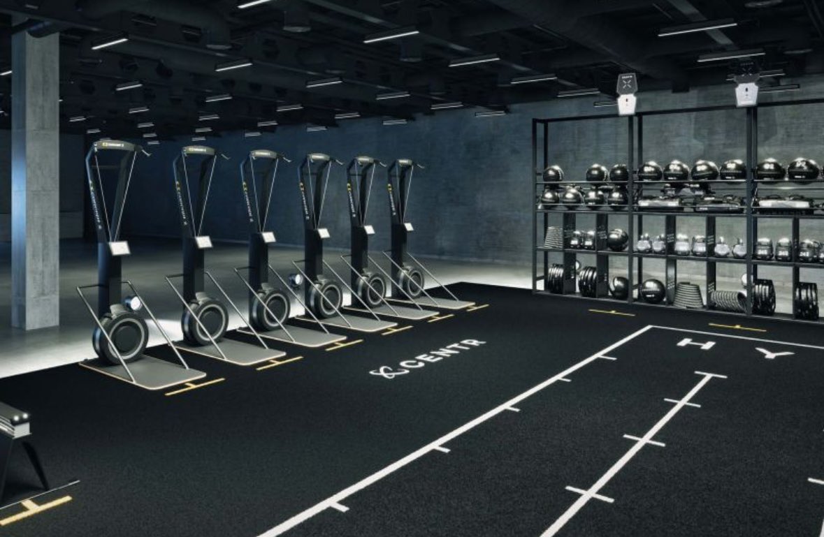 rhysdalcin's tweet photo. #HYROX is pretty dope! 

Building a movement:
✅ Gym-in-gym facilities
✅ Premium partnerships with Concept2, Centr &amp; PUMA 
✅ Functional training for real results

Targeting 1M participants &amp; 170 events by 2027. #fitness https://t.co/8vUNQ00iEW