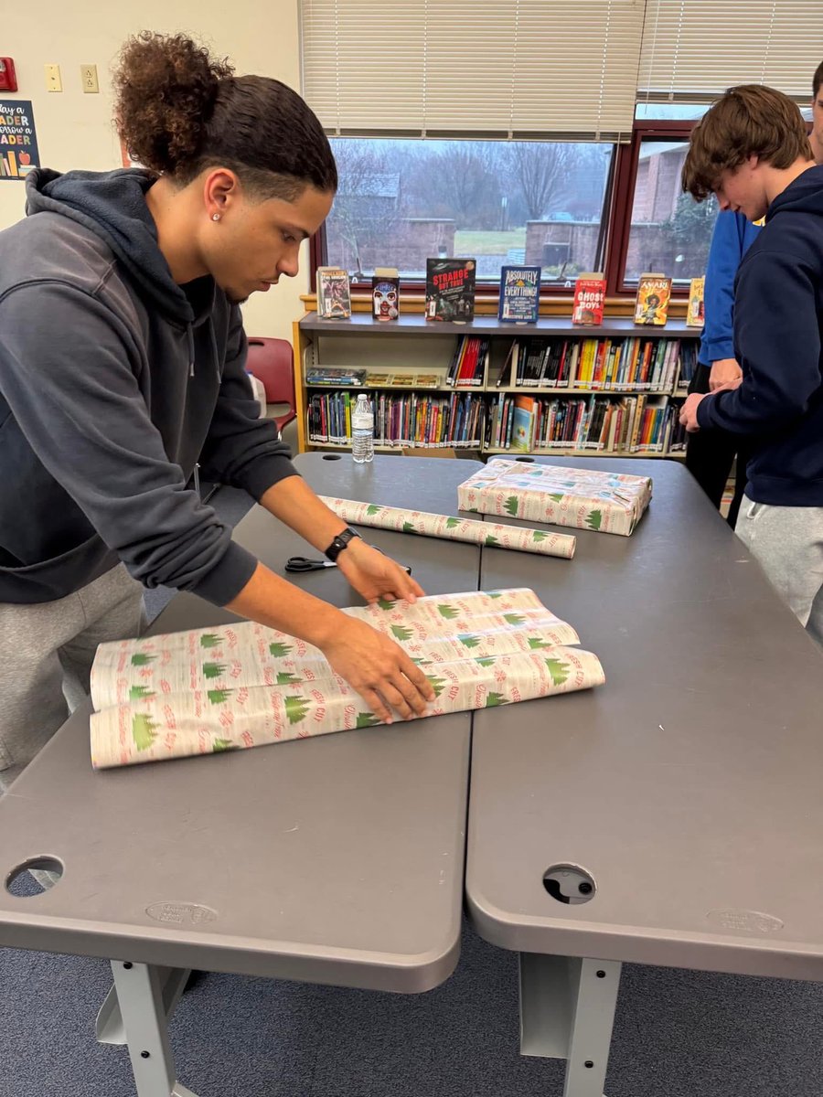 Baseball1CR's tweet photo. Our morning was spent supporting Magnolia Middle, where we wrapped gifts for 20+ families and helped transport 1,500lbs of food for their food drive. The boys took a short break to play kickball with the PE class. #Stackgreatdays https://t.co/NCezjkoEep