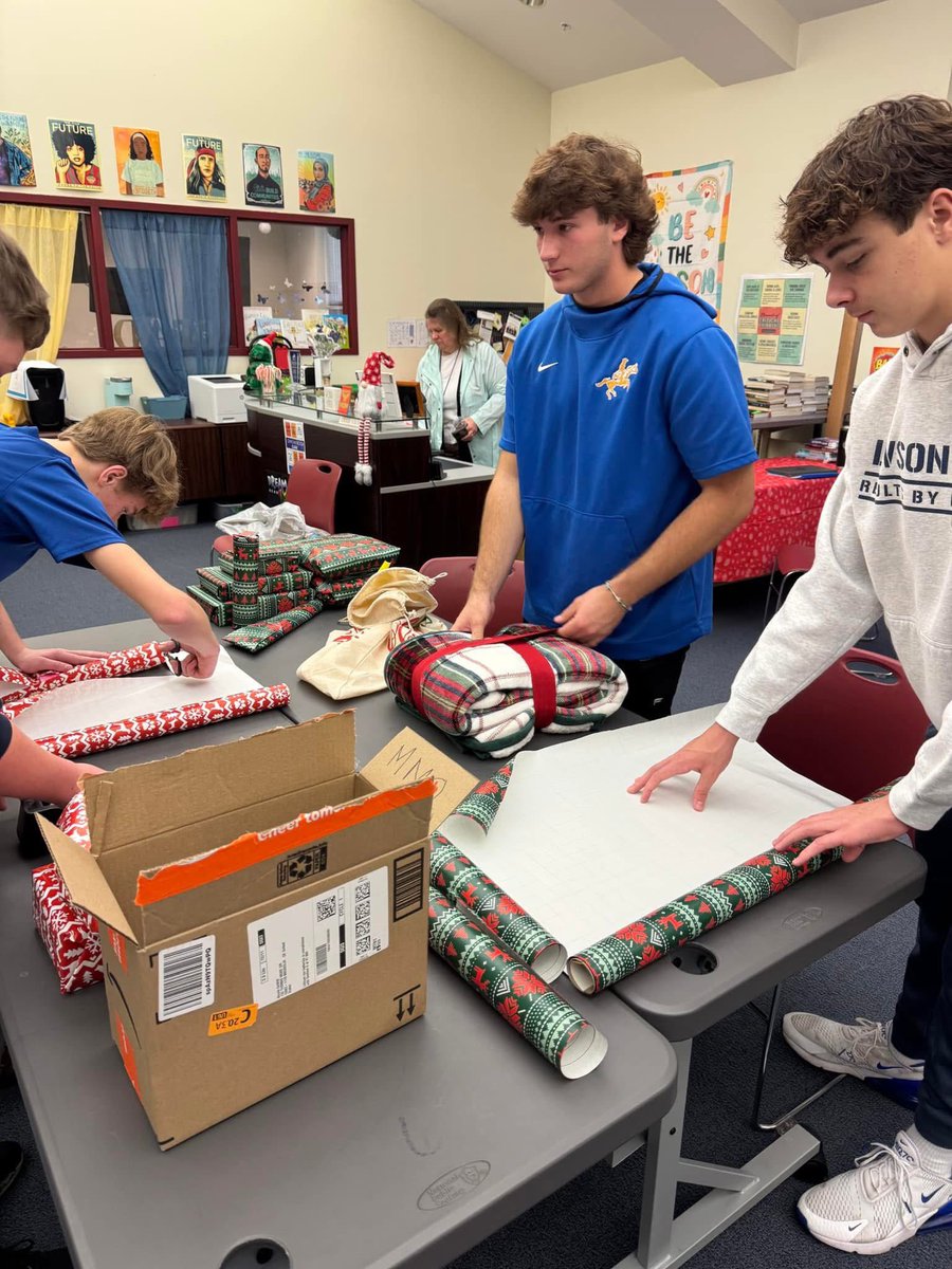Baseball1CR's tweet photo. Our morning was spent supporting Magnolia Middle, where we wrapped gifts for 20+ families and helped transport 1,500lbs of food for their food drive. The boys took a short break to play kickball with the PE class. #Stackgreatdays https://t.co/NCezjkoEep