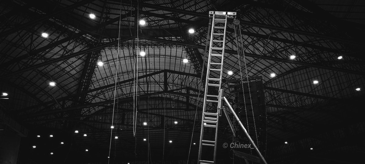 ChineduGift55's tweet photo. Every wire, every light, every moment, crafted for His Presence 🔥 🤞 
#DLER2024 https://t.co/tf0zUpYQfB