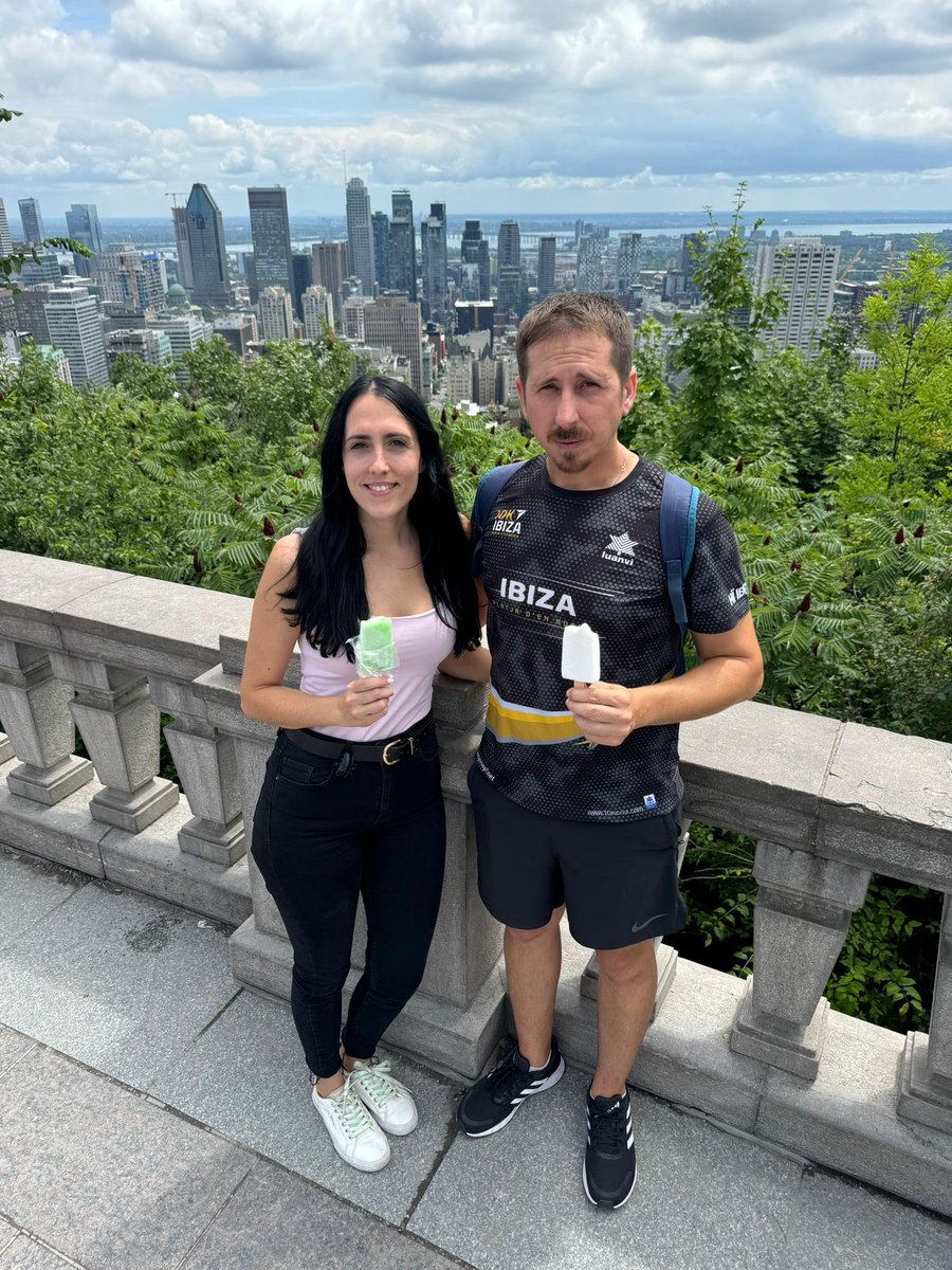 Platanico's tweet photo. “Recuerdos de un verano en Montreal” #MontRoyal #Montreal #Canadá 🇨🇦 🚲 🏙️ https://t.co/aYKouqUBFy