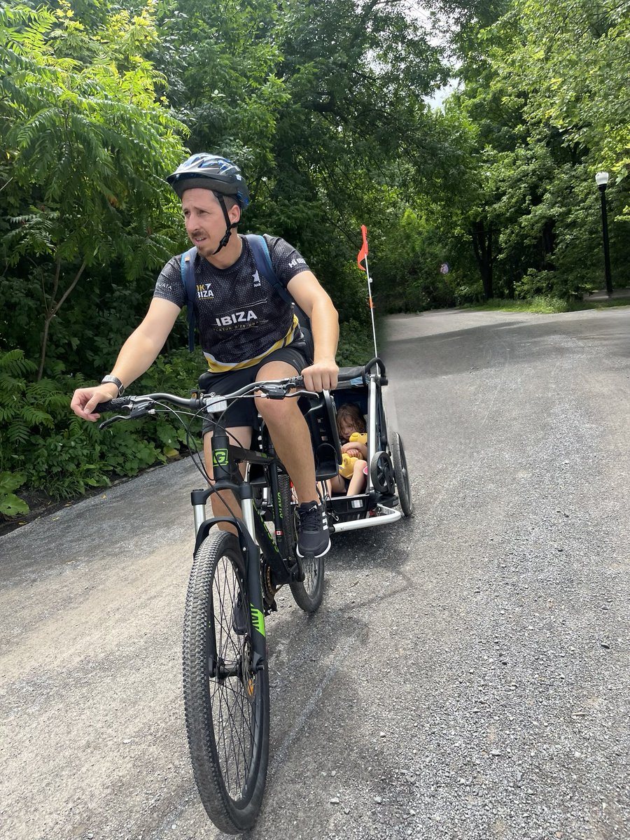Platanico's tweet photo. “Recuerdos de un verano en Montreal” #MontRoyal #Montreal #Canadá 🇨🇦 🚲 🏙️ https://t.co/aYKouqUBFy