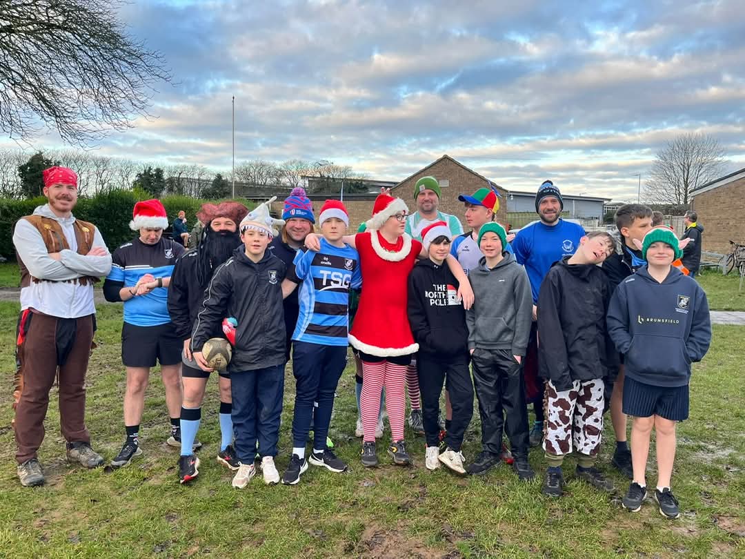Happy Monday! It was good to be back on Saturday, wasn't it?! As ever, the fabulous Rebecca has captured the essence of the mud - erm, we mean event - to bring you this week's report. Enjoy with a mince pie!
parkrun.org.uk/witney/news/20…
#loveparkrun 🌳 #TheFeelGoodMovement