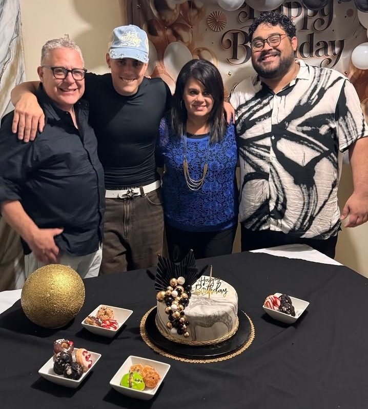 AlwayswithCNCO's tweet photo. Familia reunida https://t.co/xmCEsQbCMB