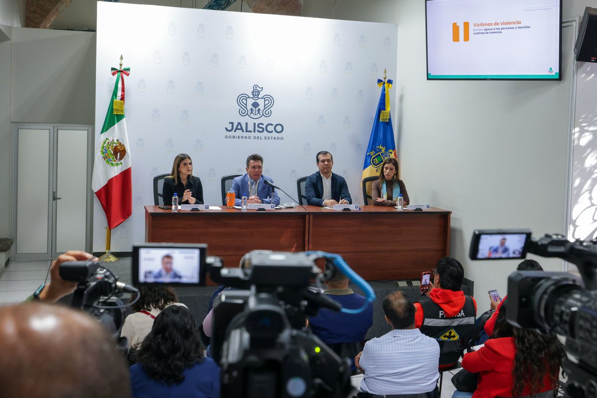 Secretaría de Transporte Jalisco (@transportejal) on Twitter photo El Gobernador <a href="/PabloLemusN/">Pablo Lemus Navarro</a>, anunció el Plan de destino de los 50 centavos excedentes del pago en efectivo de las líneas 1 y 2 de #MiTren del Siteur Jalisco, el cual será destinado a dos agendas sociales. 👇 El Gobernador <a href="/PabloLemusN/">Pablo Lemus Navarro</a>, anunció el Plan de destino de los 50 centavos excedentes del pago en efectivo de las líneas 1 y 2 de #MiTren del Siteur Jalisco, el cual será destinado a dos agendas sociales. 👇