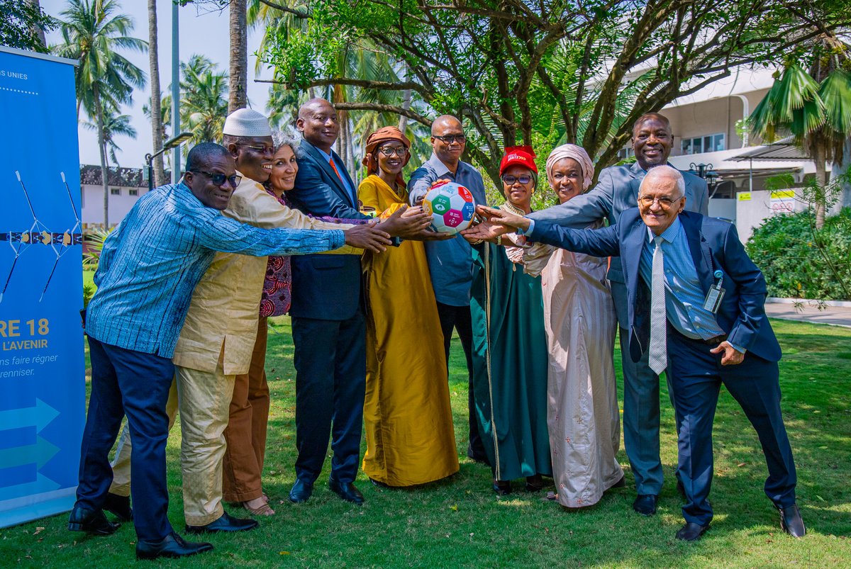 1er <a href="/UN_Togo/">Nations Unies Togo</a> TownHall de la Coordonnatrice Résidente <a href="/CoumbaDSow/">Coumba D. Sow</a> avec le personnel de toutes les agences résidentes.

#ODD, pacte pour l’avenir, santé et bien-être au cœur des échanges pour renforcer l'efficacité des #NationsUnies et mieux servir les populations togolaises.

1/2