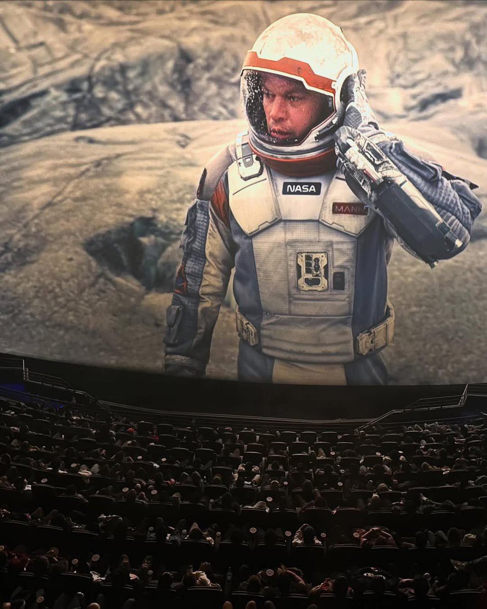 Indie5051's tweet photo. Así se vivió la versión de 70mm de Interstellar en una de las mejores salas IMAX del mundo durante su reestreno por su décimo aniversario https://t.co/cBYONCr7KG