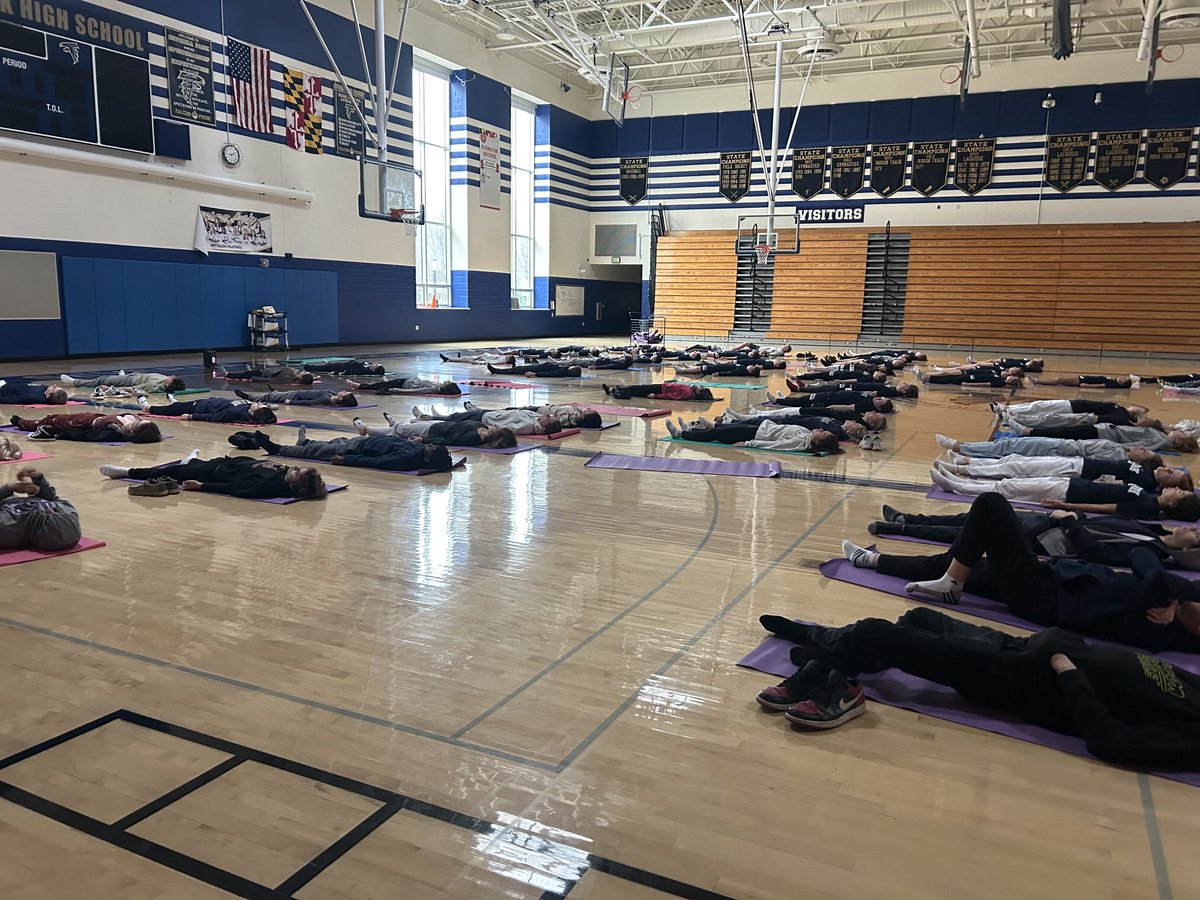 MKConnerton's tweet photo. Thank you to ⁦@SevernaParkHS⁩ for having me guest teach today-10 classes combined into 4 periods to promote Stretch Your Wellness! Let’s goooooo!!!! #belonggrowsucceed https://t.co/tDf21SzLvo