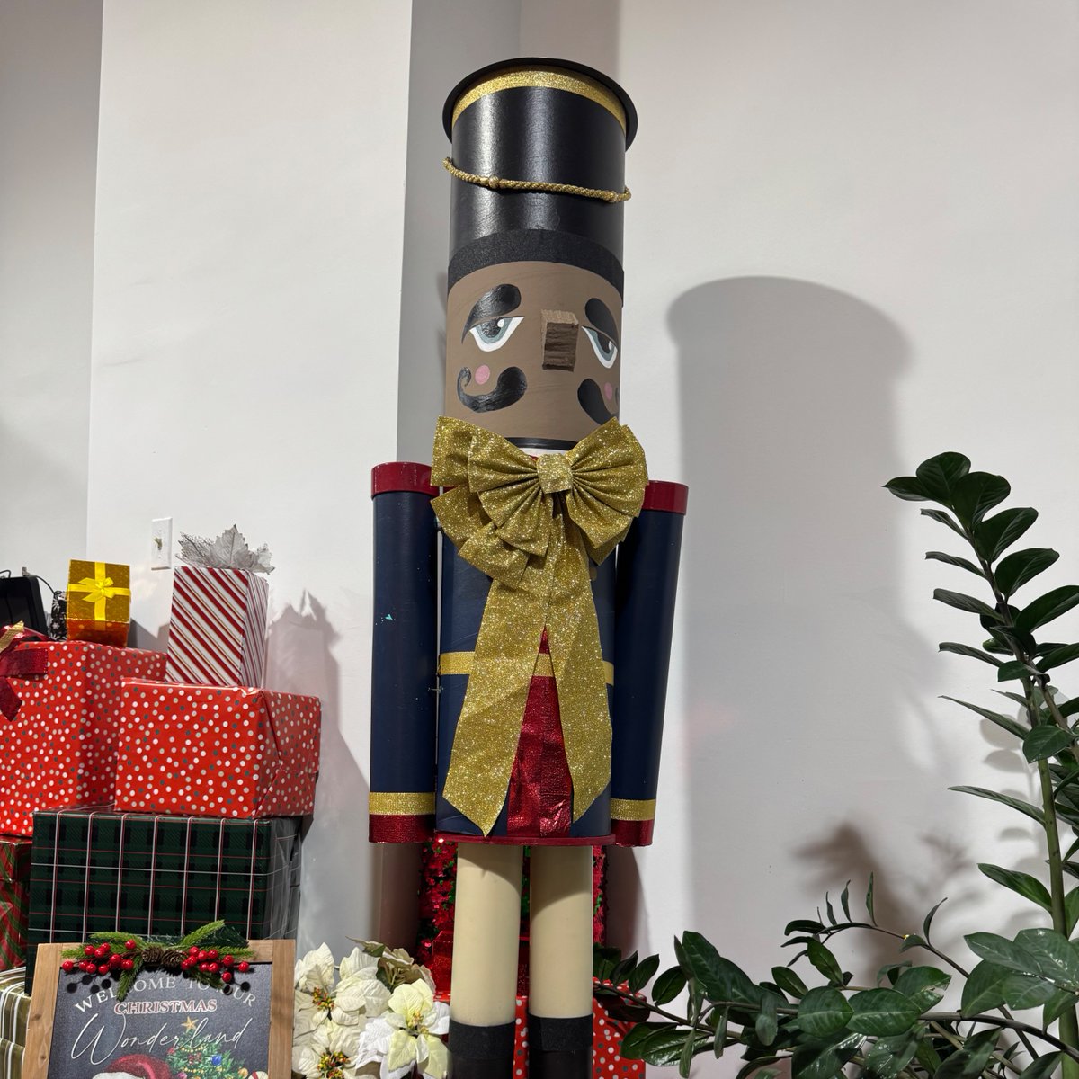 ✨ Have you seen our new holiday window display, curated by the incredible #LarryLyons yet?🎄

Come see the magic for yourself and celebrate the holidays with us! ✨

#NewarkHappening
#DowntownNewarkForTheHolidays