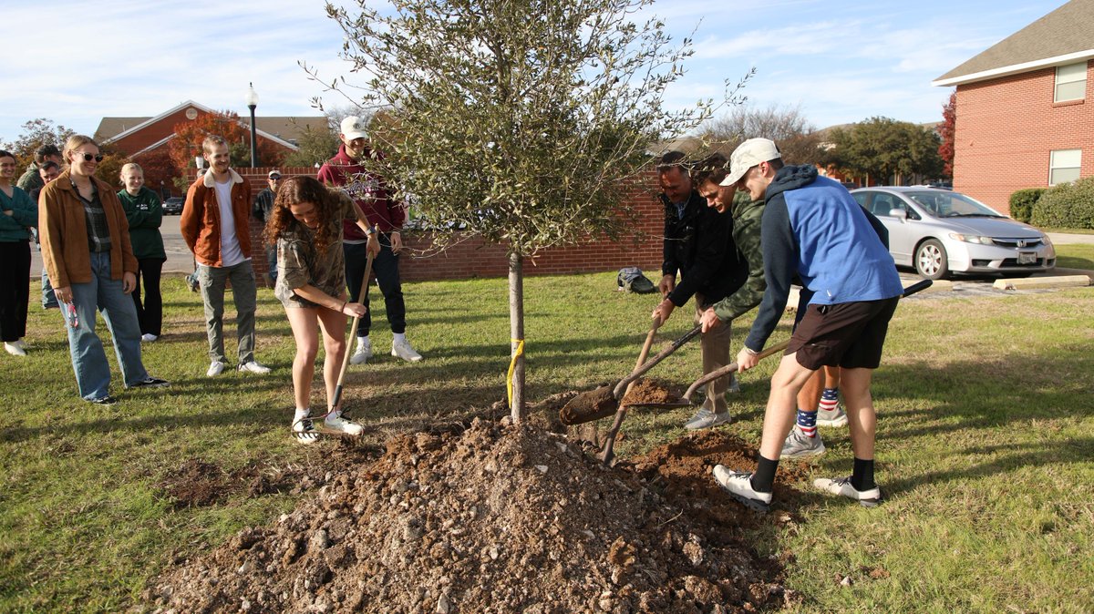 HPU recently celebrated  recognition as a Tree Campus USA Higher Education University by the Arbor Day Foundation. buff.ly/3OZxX2x